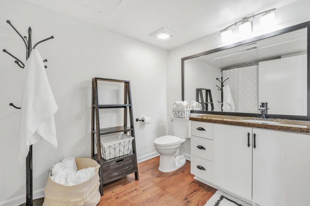 Residential Lease for rent at 687 S Coast Highway 101 302, Encinitas CA featuring 1 bed and 1 bath