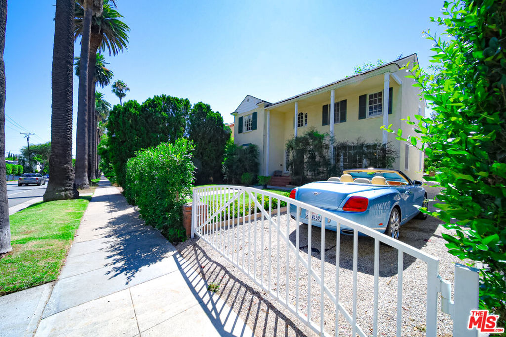 Residential for sale at 713 N Doheny Drive, Beverly Hills CA featuring 3 beds and 2 baths