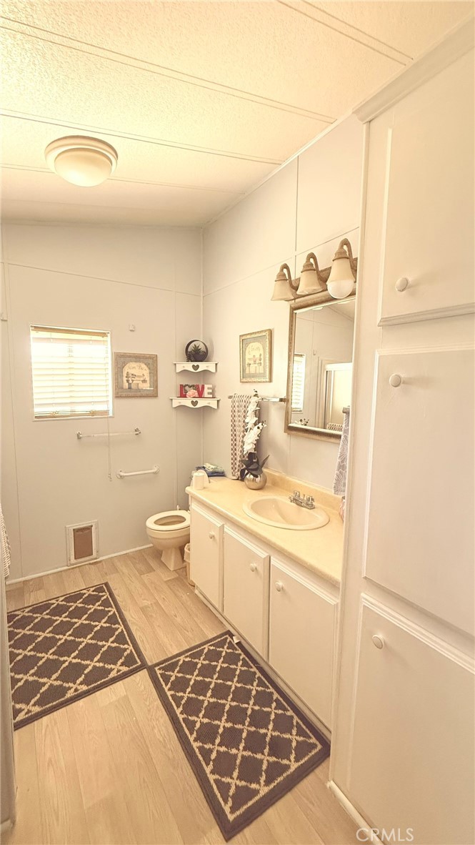 Manufactured In Park for sale at 1300 W Menlo 128, Hemet CA featuring 2 beds and 2 baths