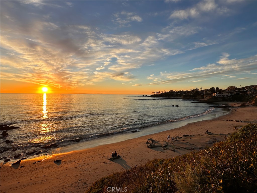 Residential Lease for rent at 252 Grandview B, Laguna Beach CA featuring 1 bed and 1 bath