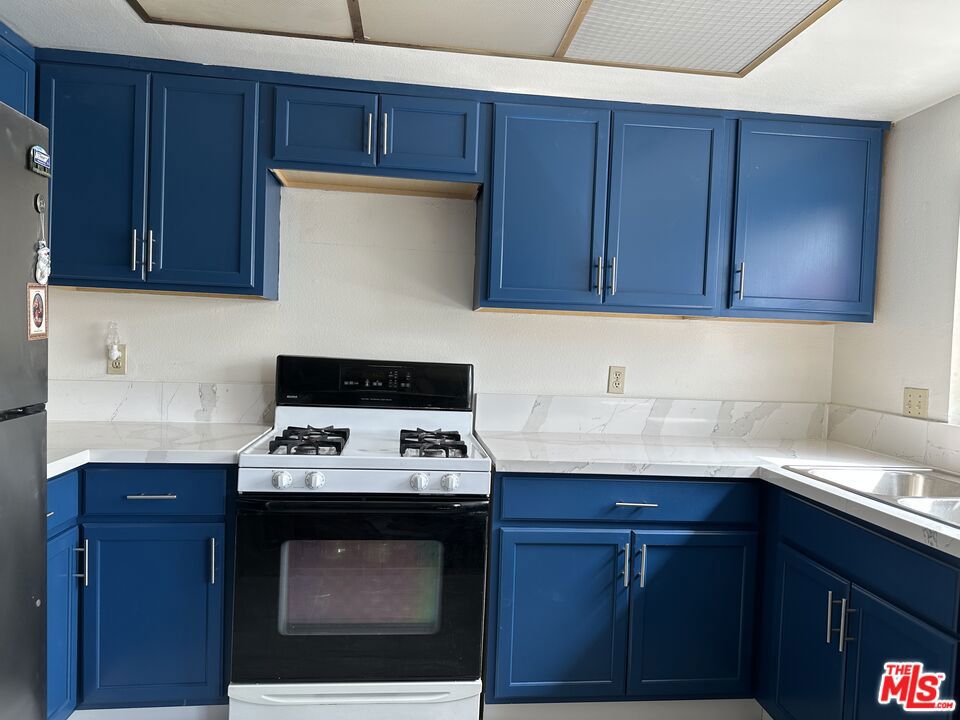 Residential for sale at 720 Waterloo Street 4, Los Angeles CA featuring 2 beds and 3 baths