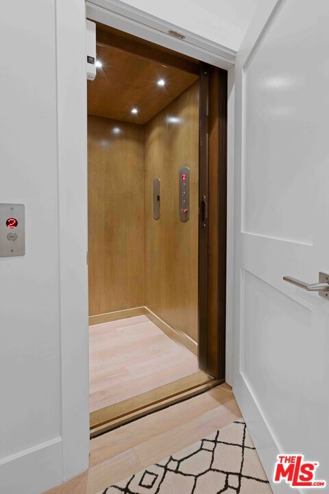 Residential Lease for rent at 111 Lake Sherwood Drive, Lake Sherwood CA featuring 5 beds and 6 baths