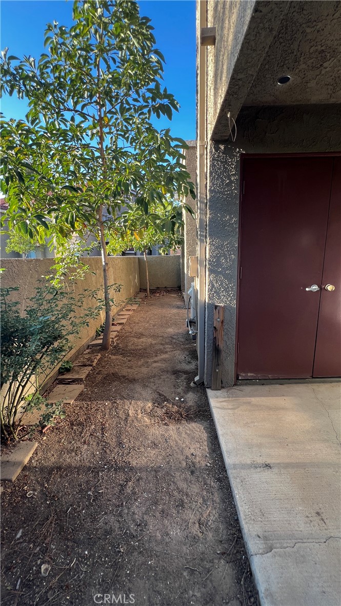 Residential Lease for rent at 200 E Alessandro, Riverside CA featuring 2 beds and 2 baths
