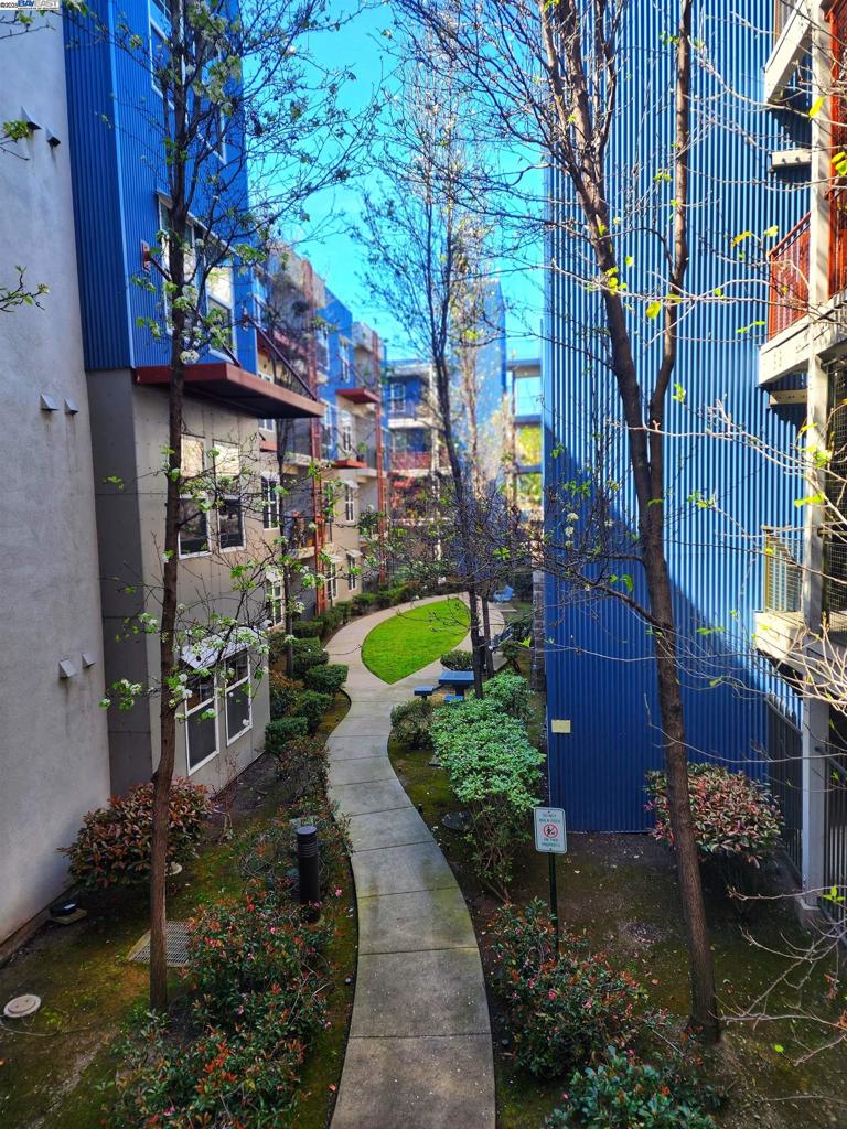 Residential for sale at 1121 40th Street 4201, Emeryville CA featuring 1 bed and 1 bath