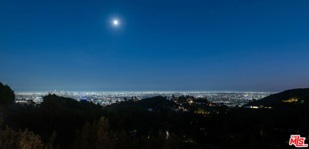 Residential Lease for rent at 7080 W MULHOLLAND Drive, Los Angeles, Los Angeles County CA featuring 4 beds and 5 baths