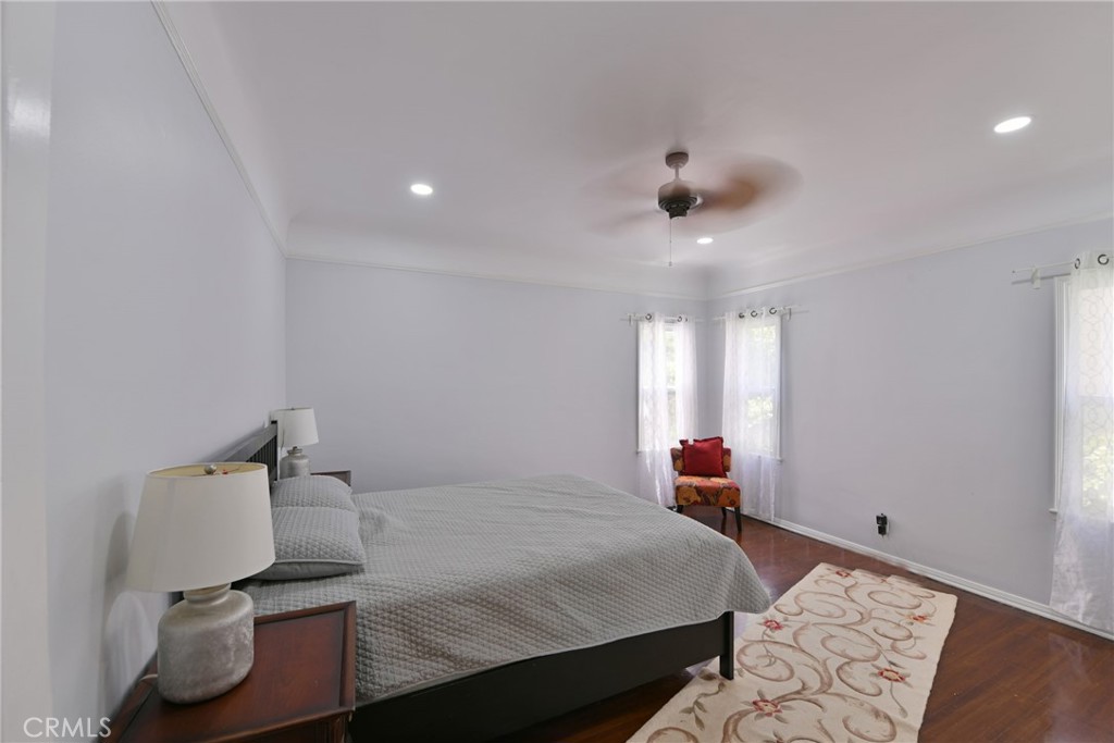 Residential Lease for rent at 9372 W Olympic Boulevard, Beverly Hills, Los Angeles County CA featuring 2 beds and 2 baths