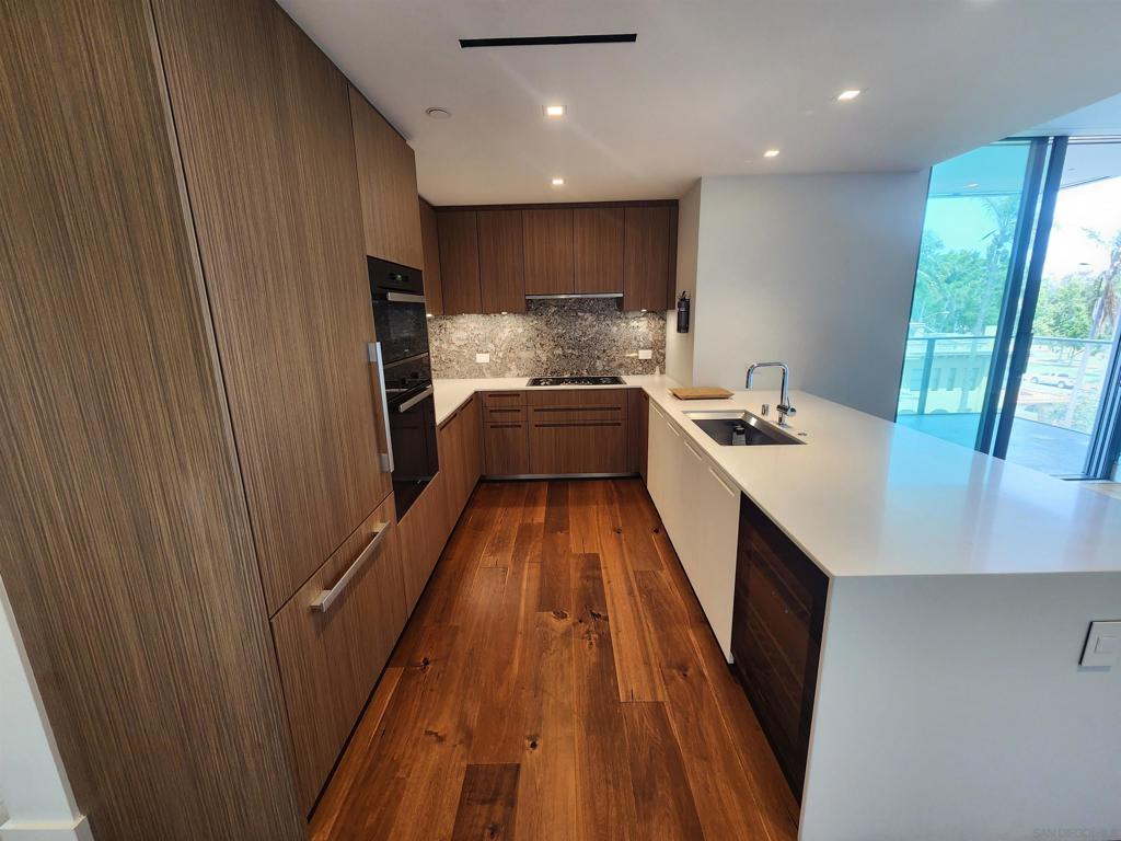 Residential Lease for rent at 2855 5th Ave 402, San Diego, San Diego County CA featuring 2 beds and 2 baths