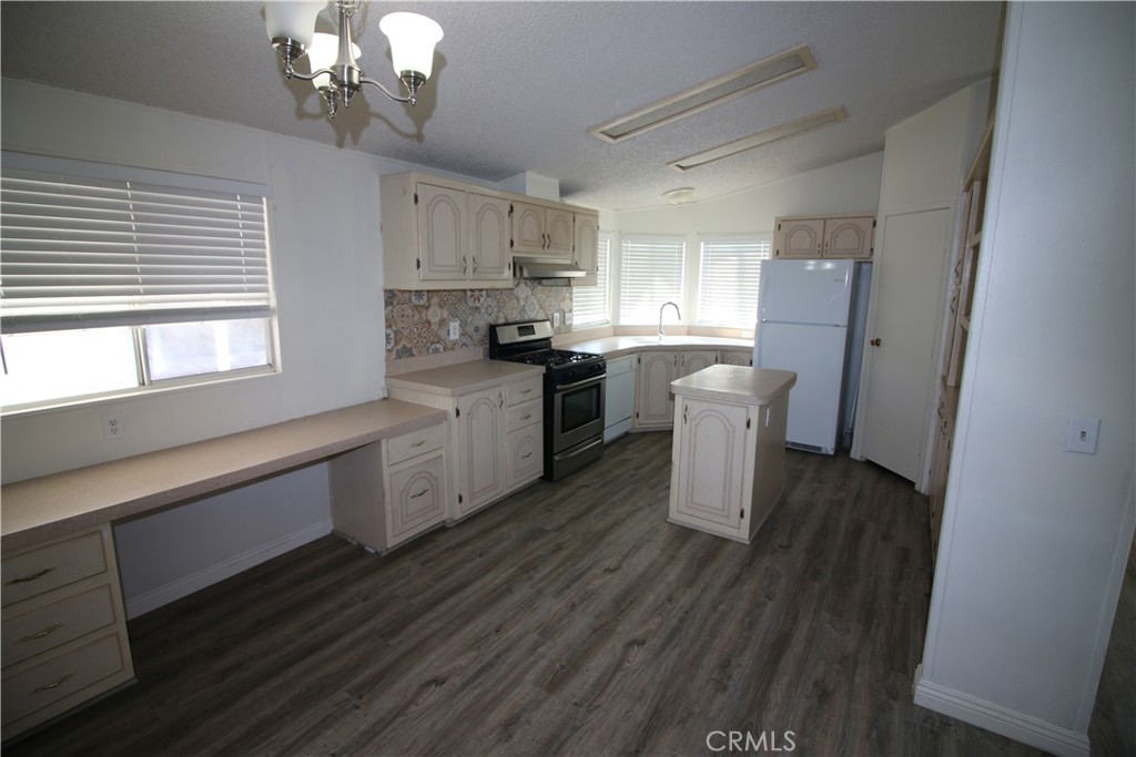 Manufactured In Park for sale at 1456 Philadelphia 182, Ontario CA featuring 3 beds and 2 baths