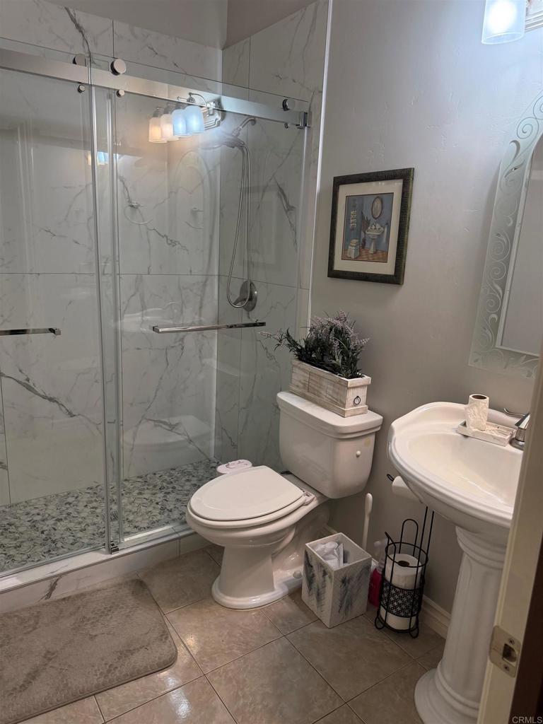 Residential Lease for rent at 1804 Vista De La Montana, El Cajon CA featuring 2 beds and 1 bath