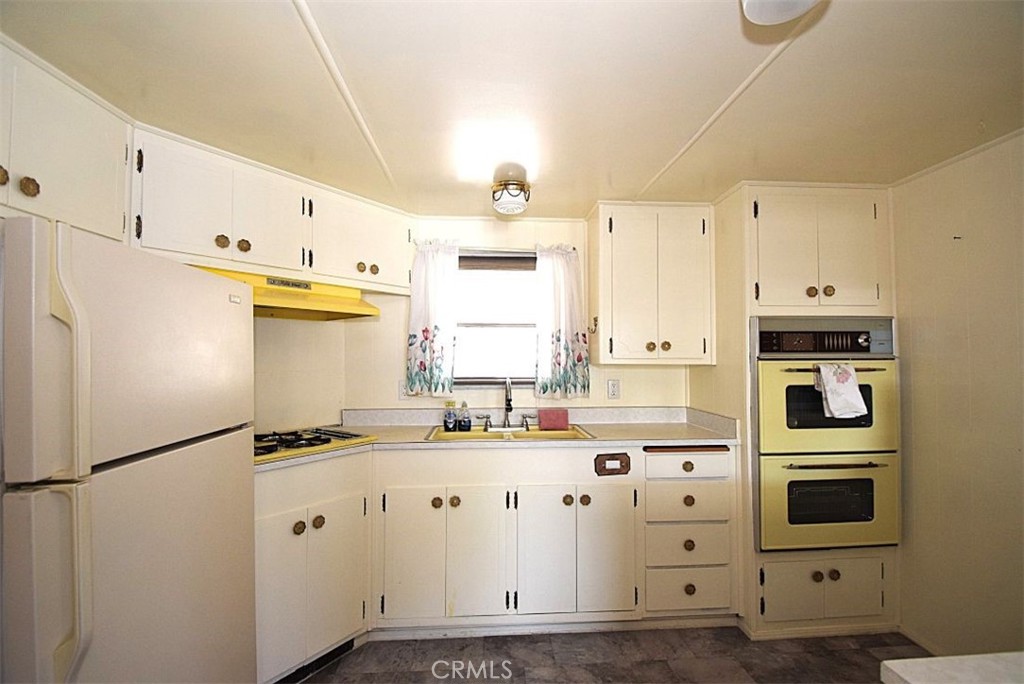 Manufactured In Park for sale at 56254 29 Palms Highway 111, Yucca Valley CA featuring 2 beds and 1 bath