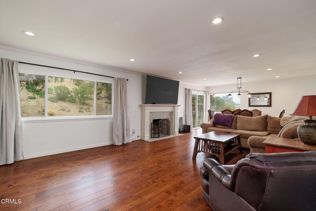 Residential for sale at 872 Via Arroyo, Ventura CA featuring 4 beds and 3 baths