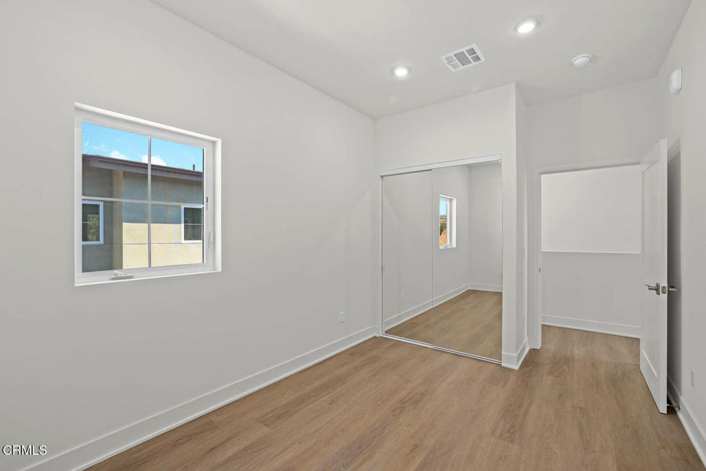 Residential Lease for rent at 834 N Fair Oaks Avenue 104, Pasadena, Los Angeles County CA featuring 3 beds and 3 baths