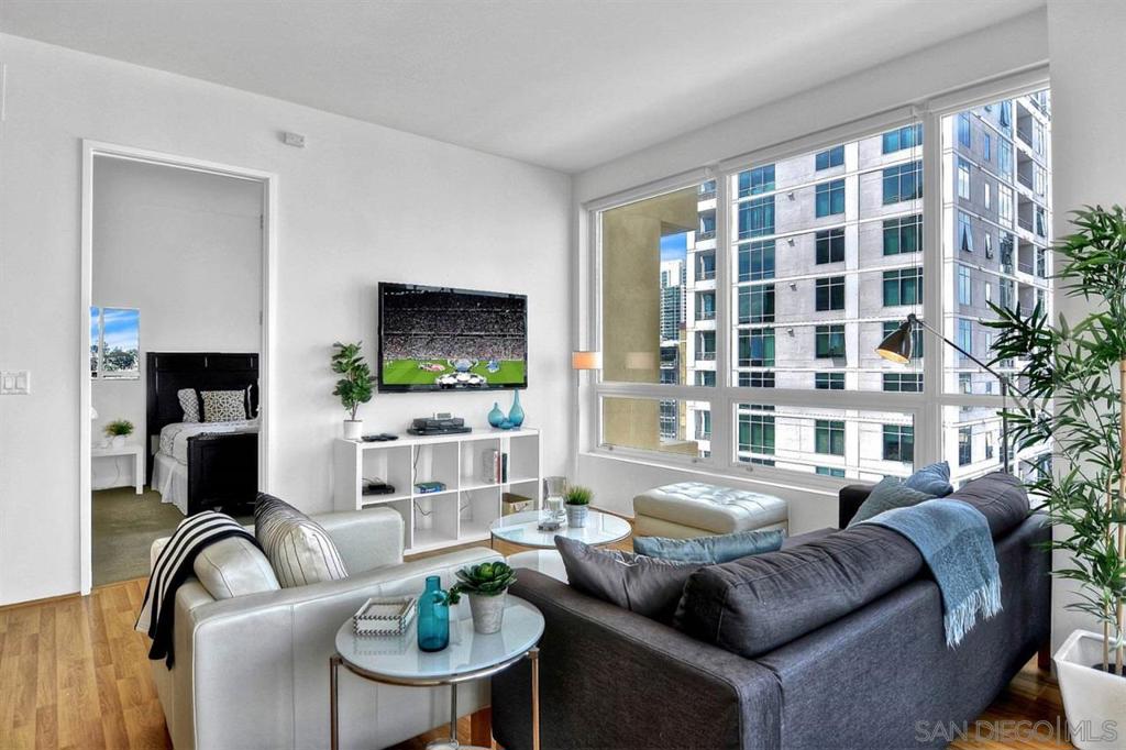 Residential Lease for rent at 350 W Ash St 804, San Diego, San Diego County CA featuring 2 beds and 2 baths