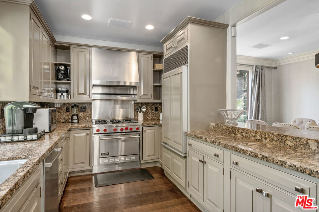 Residential Lease for rent at 10023 Westwanda Drive, Beverly Hills CA featuring 4 beds and 4 baths