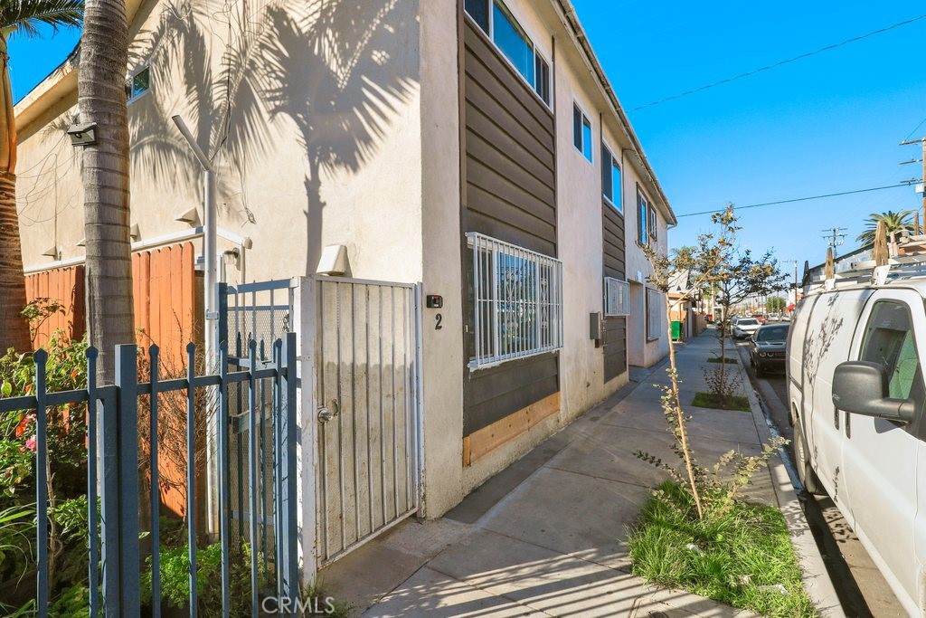 Quadruplex for sale at 2122 E 10th Street, Long Beach, CA
