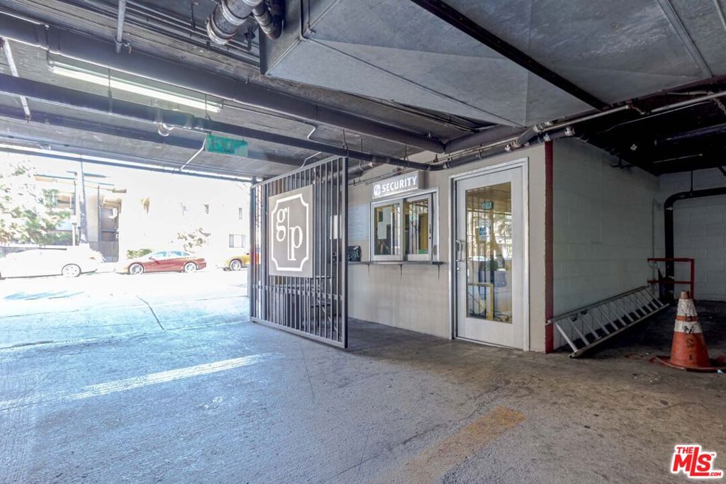 Residential Lease for rent at 620 S Gramercy Place 317, Los Angeles, Los Angeles County CA featuring 2 beds and 2 baths