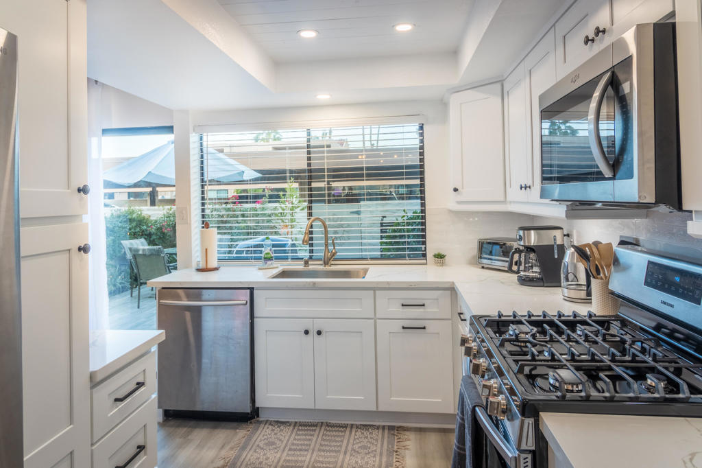 Residential Lease for rent at 2415 Los Patos Drive, Palm Springs CA featuring 2 beds and 3 baths