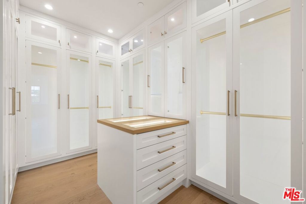 Residential Lease for rent at 1744 Correa Way, Los Angeles, Los Angeles County CA featuring 7 beds and 9 baths