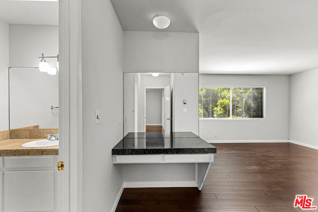 Residential Lease for rent at 1342 HARVARD Street 204, Santa Monica, Los Angeles County CA featuring 3 beds and 2 baths