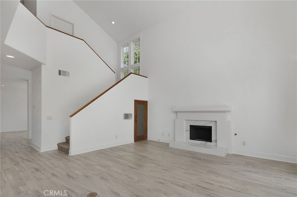 Residential Lease for rent at 4271 Park Paloma, Calabasas CA featuring 3 beds and 3 baths