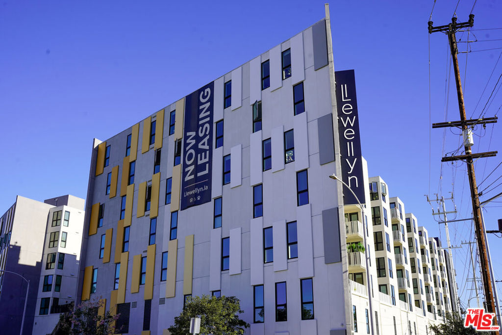 Residential Lease for rent at 1101 N Main Street B325, Los Angeles, Los Angeles County CA featuring 2 beds and 2 baths