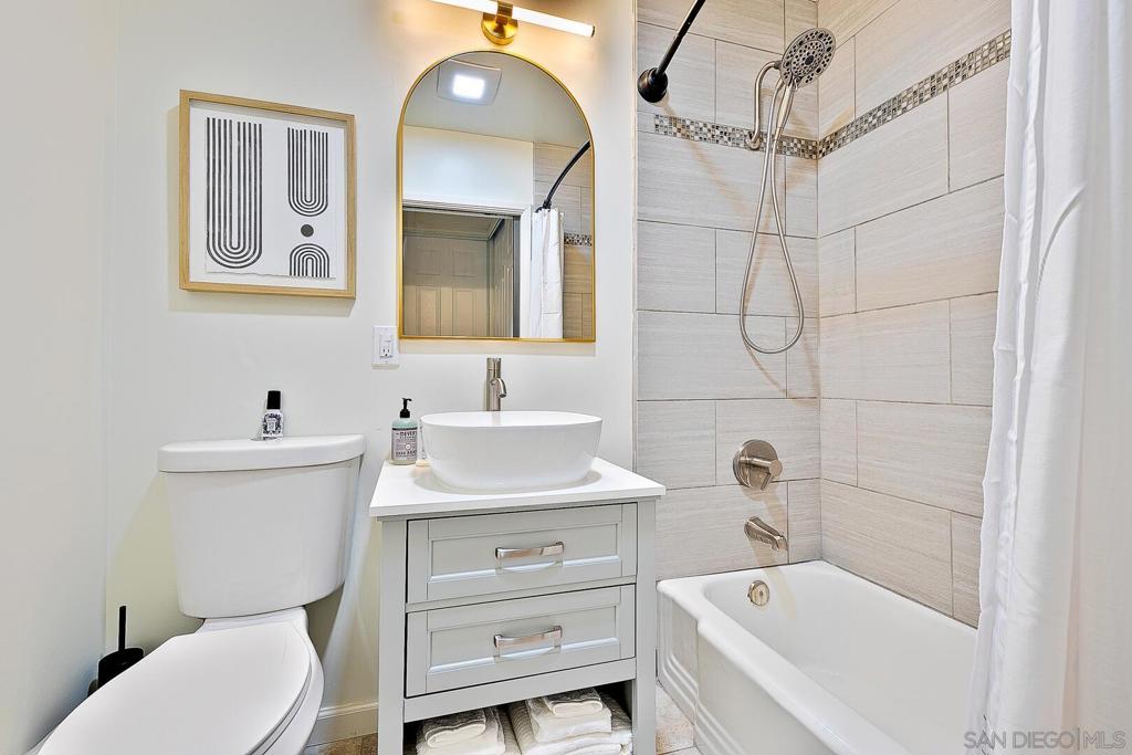 Residential Lease for rent at 2915 Lawrence Street 9, San Diego, San Diego County CA featuring 2 beds and 2 baths