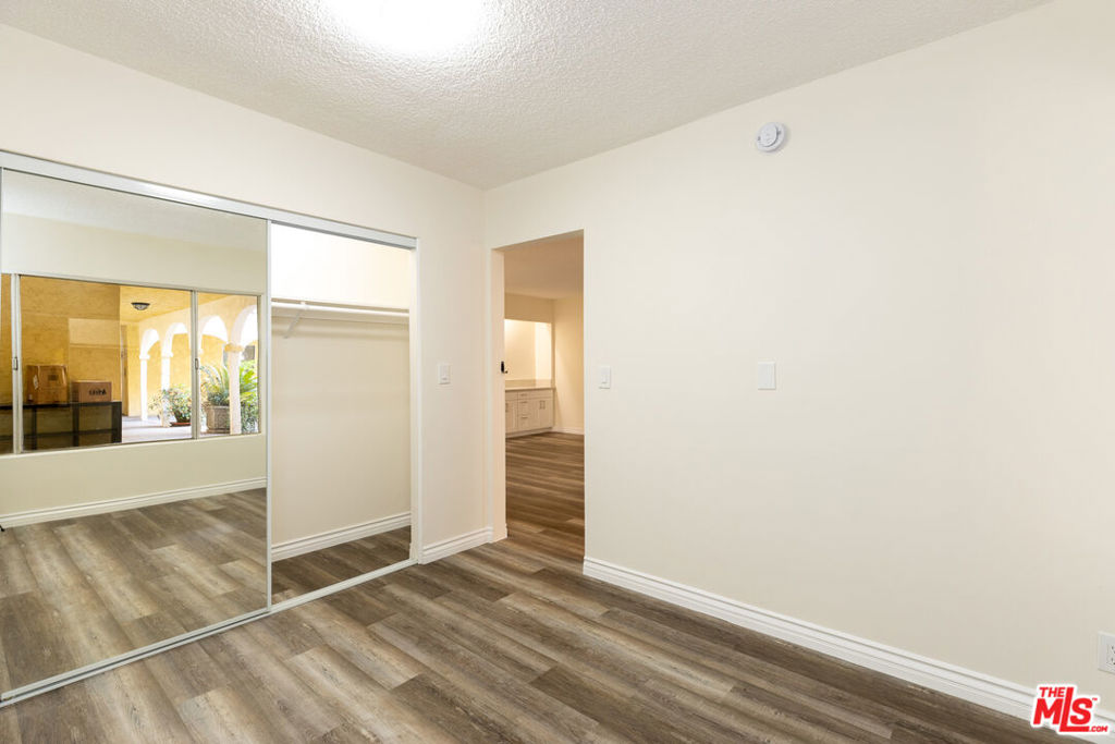 Residential Lease for rent at 1033 6TH Street 102, Santa Monica, Los Angeles County CA featuring 3 beds and 2 baths