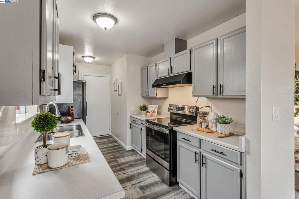 Residential for sale at 36563 36563 Beutke Dr, Newark CA featuring 3 beds and 2 baths