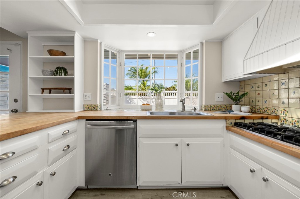 Residential for sale at 3162 Yellowtail Dr., Rossmoor CA featuring 3 beds and 2 baths