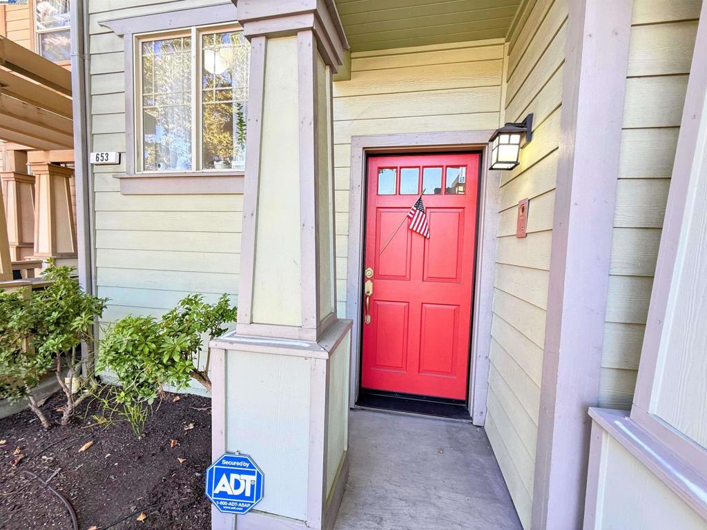 Residential for sale at 653 Macarthur Blvd, San Leandro CA featuring 3 beds and 4 baths