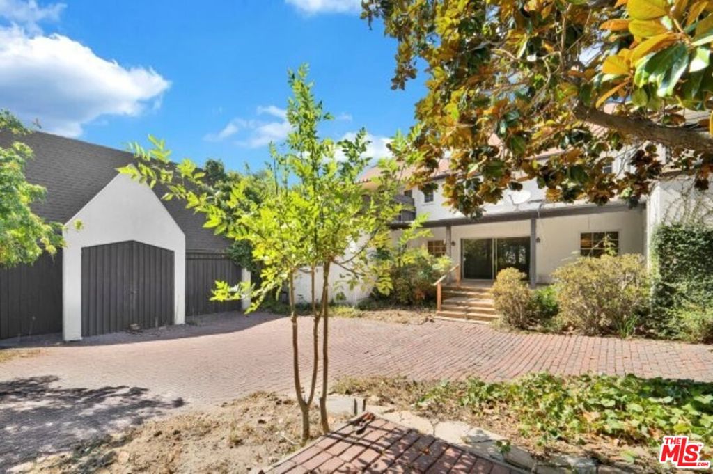 Residential Income for sale at 11378 Ovada Place, Los Angeles CA featuring 8 beds and 6 baths