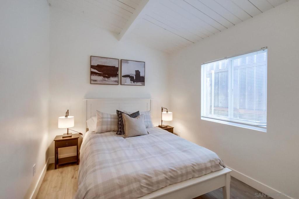 Residential Lease for rent at 4114 Fond Du Lac Ave, San Diego, San Diego County CA featuring 2 beds and 1 bath