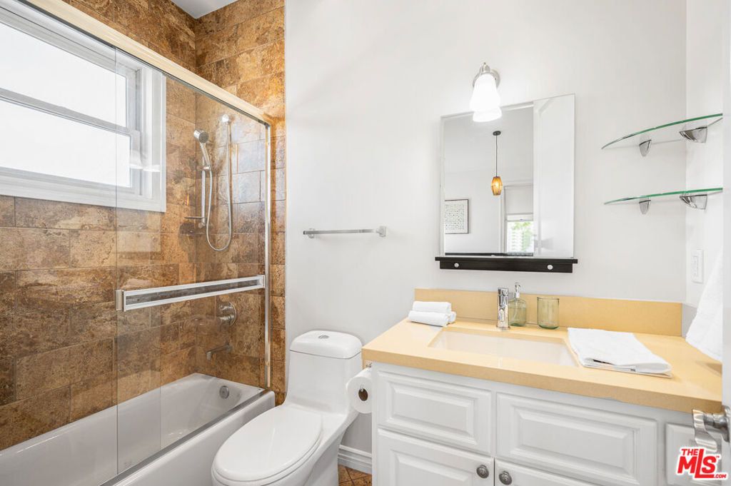 Residential Lease for rent at 715 N Kilkea Drive 1/2, Los Angeles, Los Angeles County CA featuring 3 beds and 4 baths