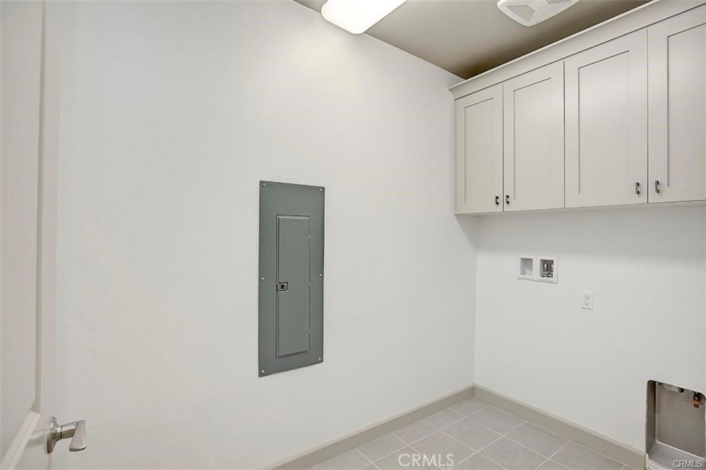 Residential Lease for rent at 115 Fixie, Irvine CA featuring 3 beds and 3 baths