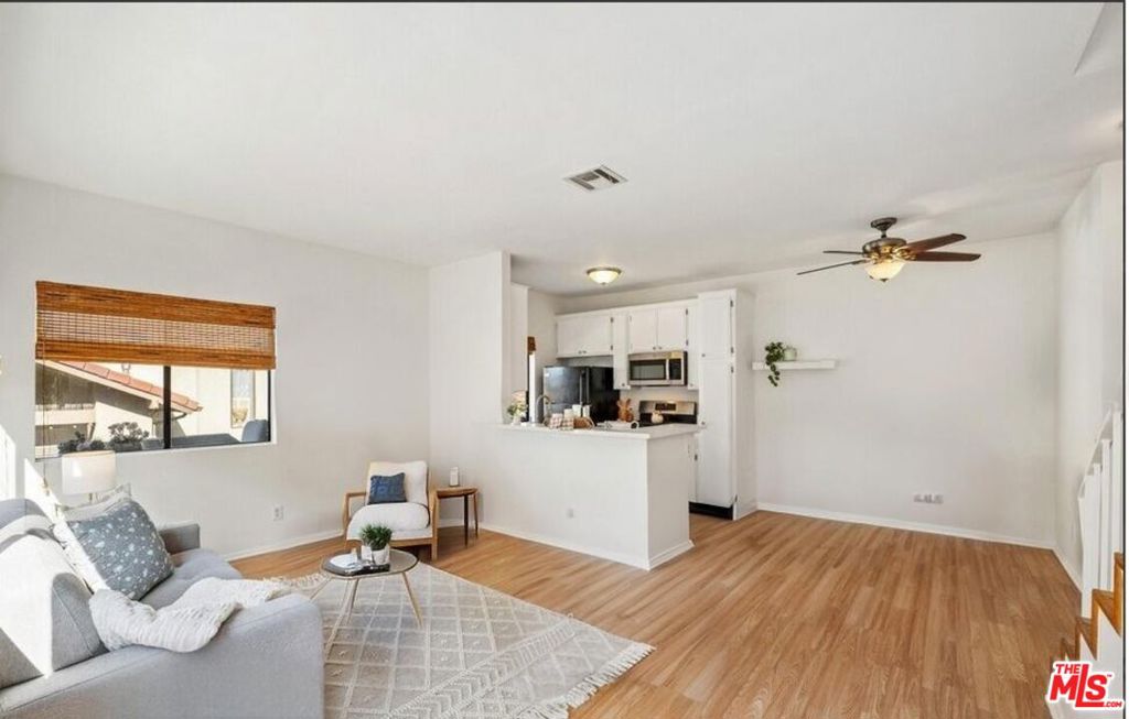 Residential for sale at 68 Maegan Place 7, Thousand Oaks CA featuring 3 beds and 3 baths