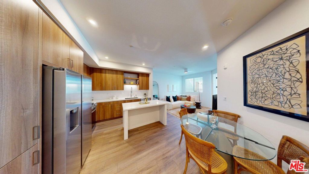 Residential Lease for rent at , North Hollywood, Los Angeles CA featuring 2 beds and 2 baths