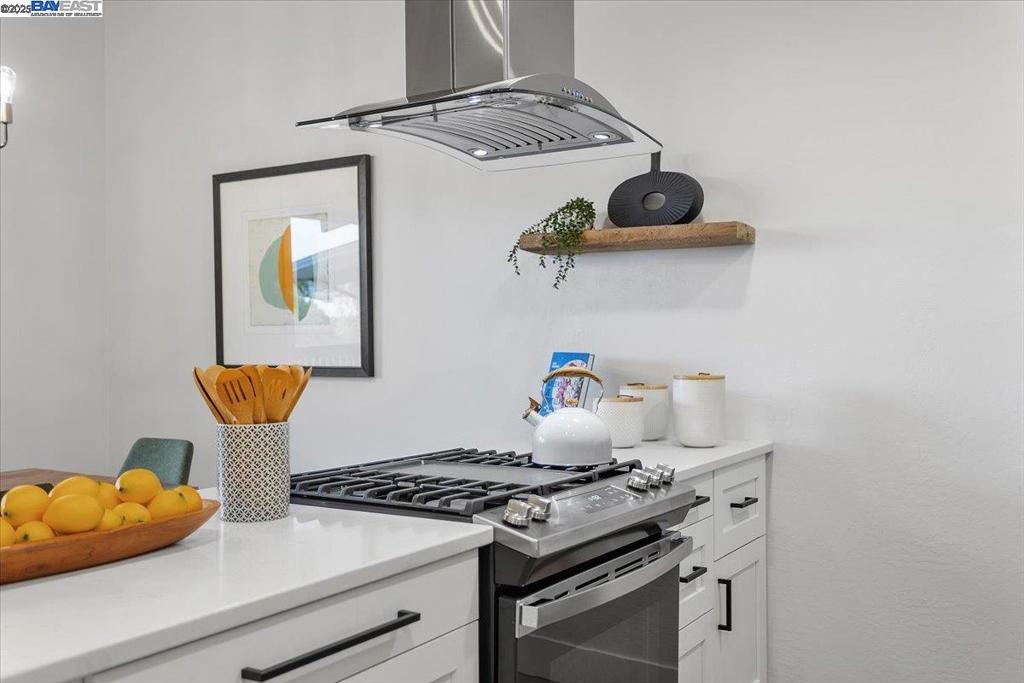 Residential for sale at 19100 Crest Ave 30, Castro Valley CA featuring 2 beds and 1 bath