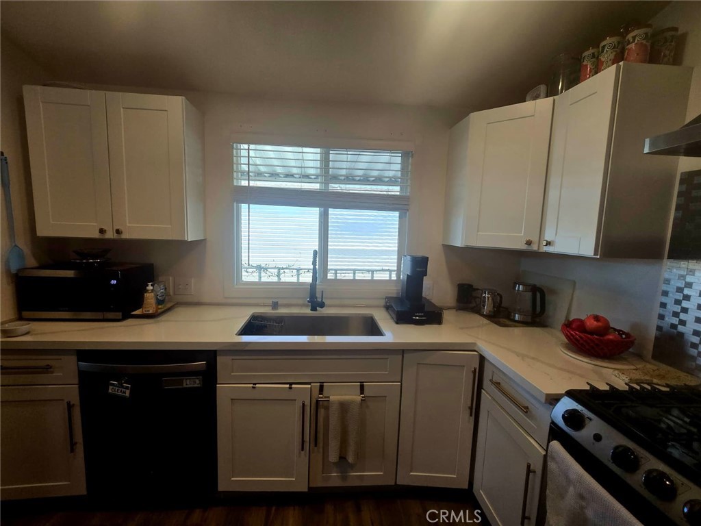 Manufactured In Park for sale at 15621 Beach blvd 28, Westminster CA featuring 2 beds and 2 baths