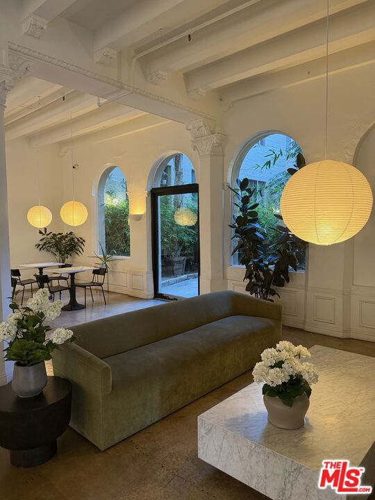 Residential Lease for rent at 5217 Hollywood Boulevard 226, Los Angeles, Los Angeles County CA featuring 1 bed and 1 bath