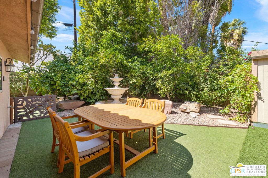 Residential for sale at 523 S Vista Oro, Palm Springs CA featuring 2 beds and 2 baths