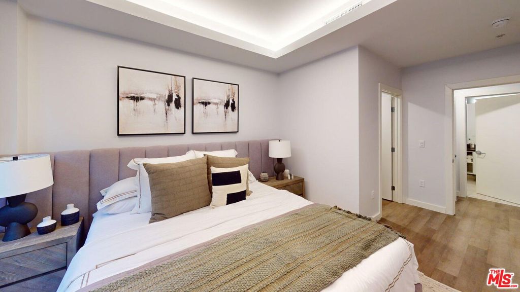 Residential Lease for rent at 10375 W Washington Boulevard 406, Culver City, Los Angeles County CA featuring 1 bed and 1 bath