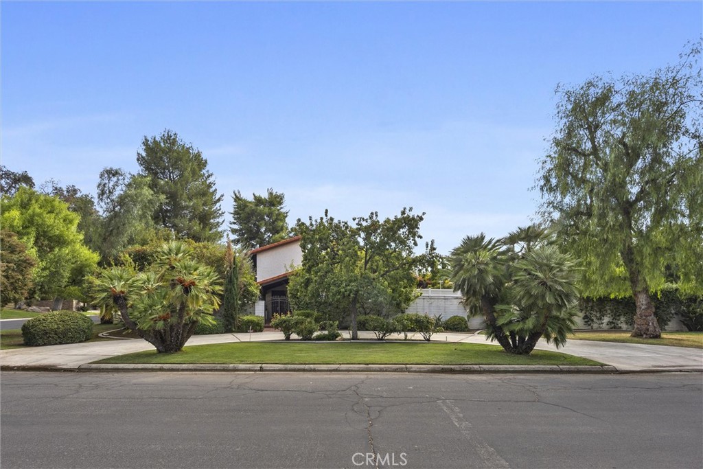 Residential for sale at 4265 Country Club Drive, Bakersfield CA featuring 3 beds and 4 baths