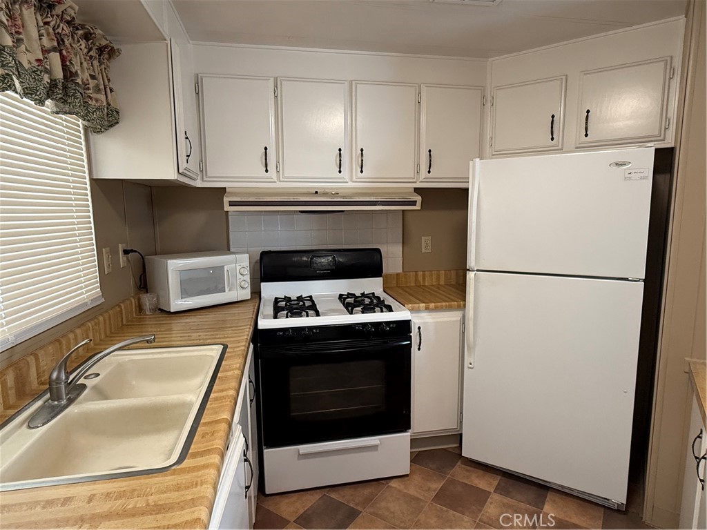 Manufactured In Park for sale at 2240 Golden Oak Lane 108, Merced CA featuring 2 beds and 2 baths