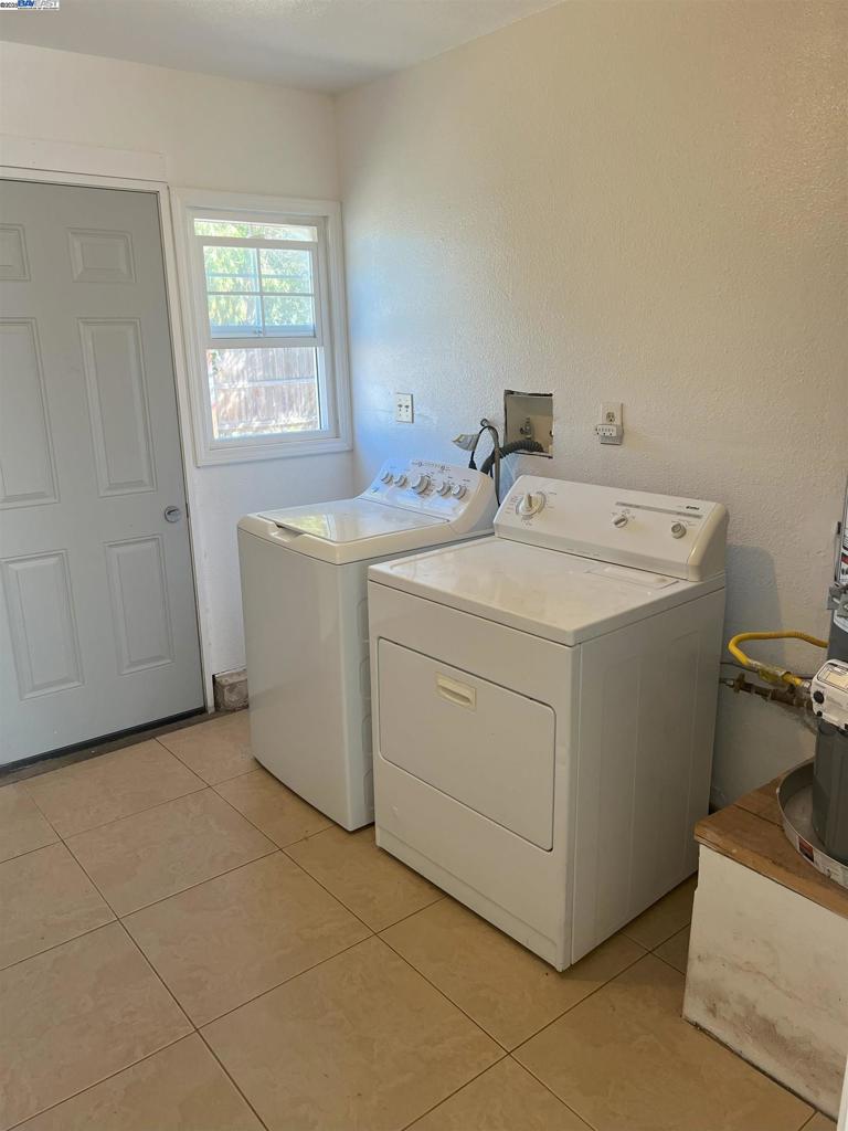 Residential for sale at 2810 Devon Way, San Pablo CA featuring 3 beds and 1 bath