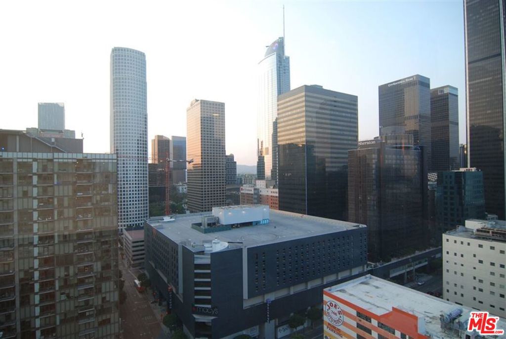 Residential Lease for rent at 801 S GRAND Avenue 1705, Los Angeles, Los Angeles County CA featuring 2 beds and 2 baths