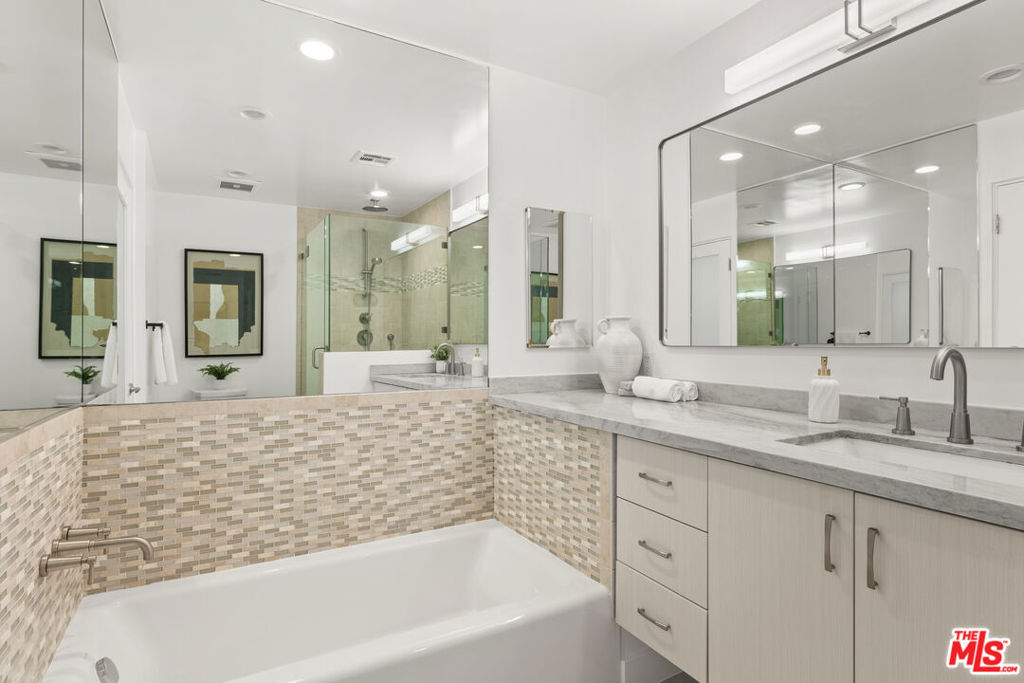 Residential Lease for rent at 8787 Shoreham Drive 109, West Hollywood CA featuring 1 bed and 2 baths