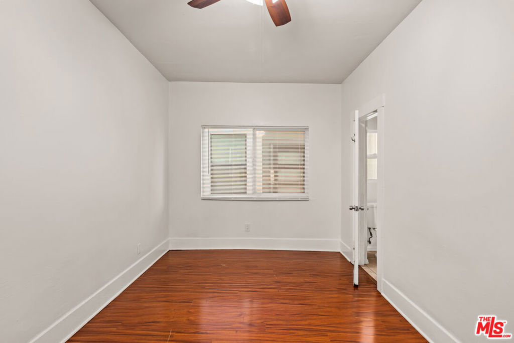 Residential Lease for rent at 2928 Walton Avenue 2930, Los Angeles, Los Angeles County CA featuring 3 beds and 2 baths