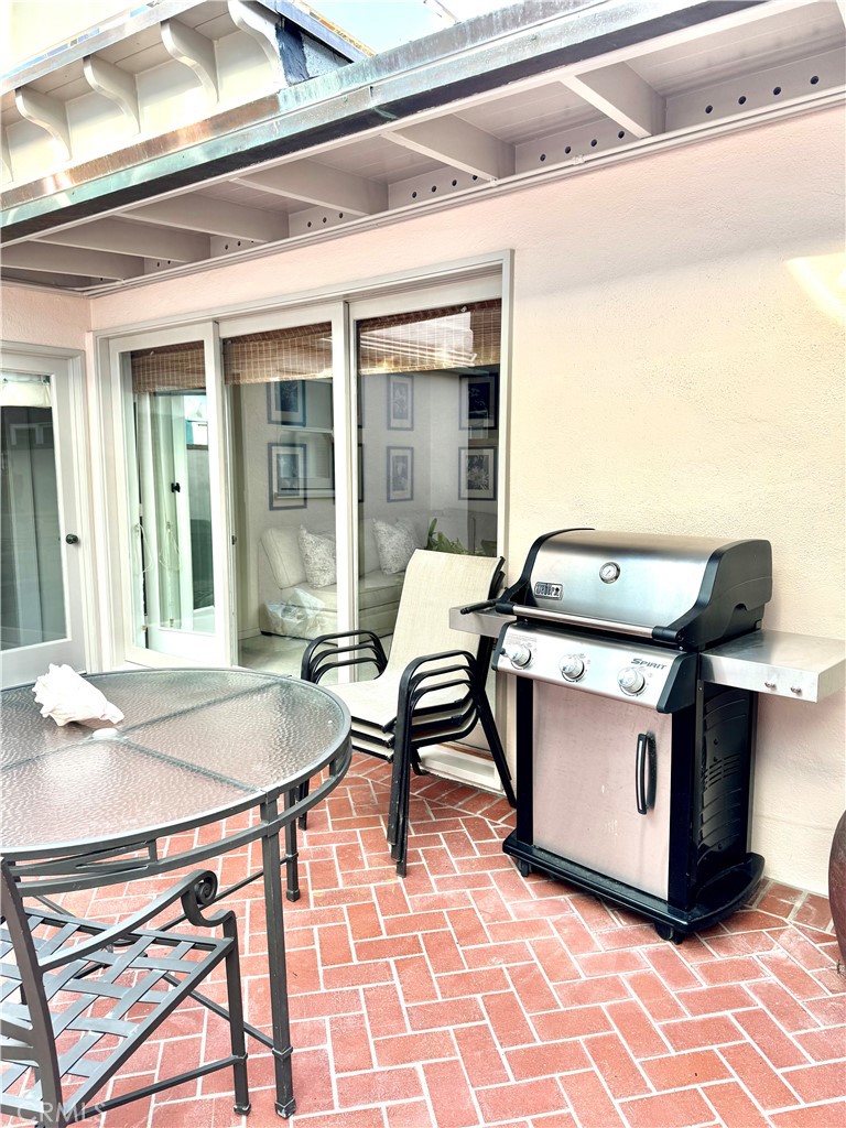 Residential Lease for rent at 1009 N Bay Front, Newport Beach CA featuring 3 beds and 2 baths
