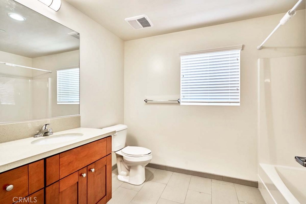 Residential Lease for rent at 1167 S Hoover, Los Angeles, Los Angeles County CA featuring 35 beds and 25 baths