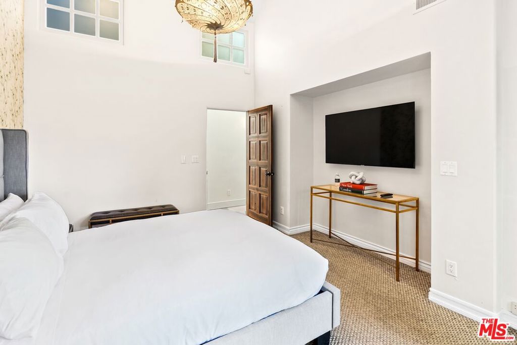 Residential Lease for rent at 1615 Marmont Avenue, Los Angeles CA featuring 4 beds and 3 baths